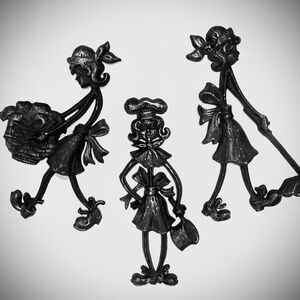 Vintage McM 1971 Sexton Cast Aluminum 3 Cleaning Girls Wall Hanging